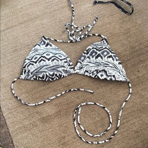 OP Monochrome Patterned Bikini Top